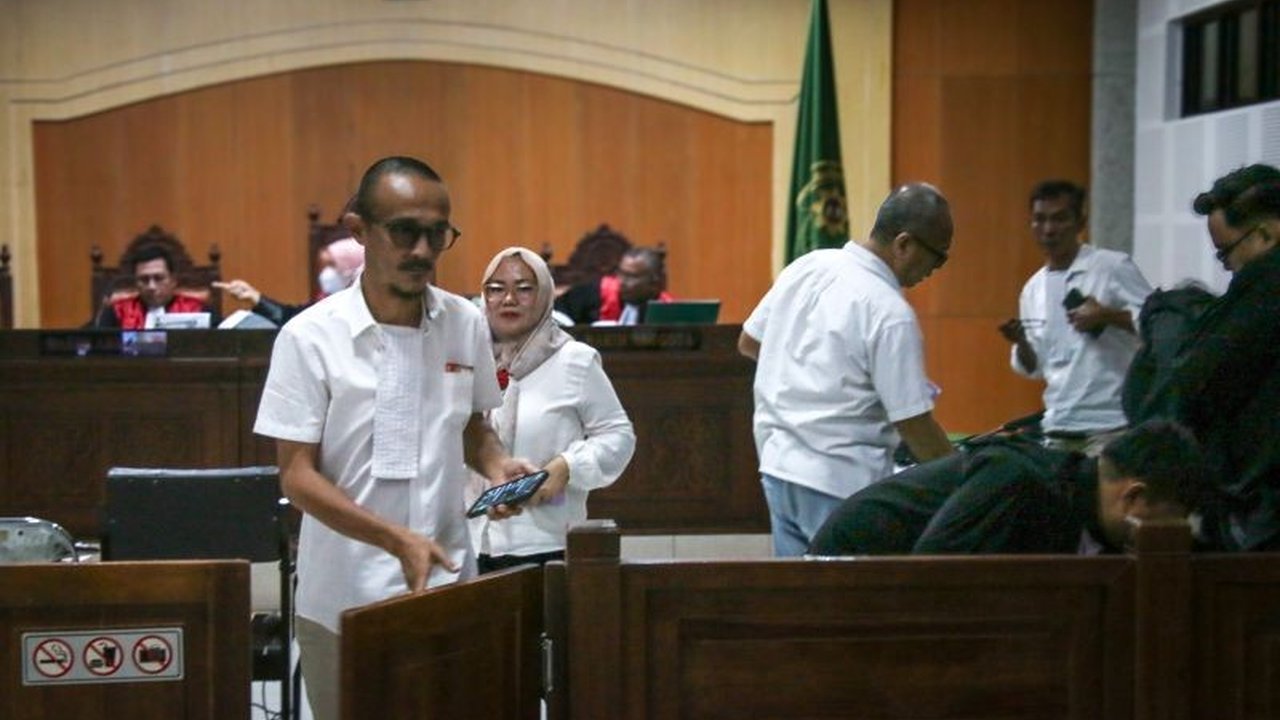 Terdakwa Aprialely Nirmala menyatakan perubahan DED Shelter Tsunami Lombok Utara 2014 merupakan hasil desain Sadimin, mantan Kabid Cipta Karya PUPR NTB, yang kini menjabat Kepala Dinas PUPR NTB,  mengakibatkan pembengkakan anggaran proyek.