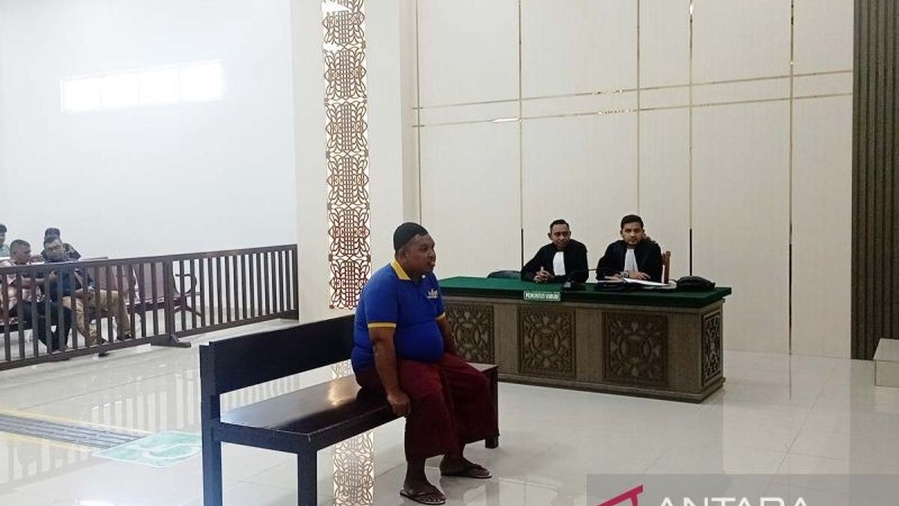 Ketua UPK PNPM di Aceh Besar didakwa melakukan korupsi dana simpan pinjam kelompok perempuan senilai Rp1,6 miliar lebih, kasus ini tengah disidangkan di Pengadilan Negeri Banda Aceh.