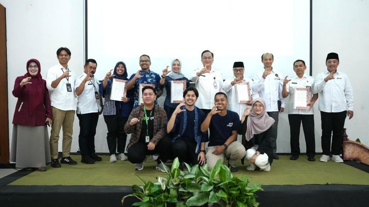 GoTo Impact Foundation berkolaborasi dengan Gandrung Tirta untuk meningkatkan produktivitas petani kopi di Desa Ketindan, Malang, melalui pemanfaatan teknologi IoT dan AI serta pemberdayaan masyarakat.
