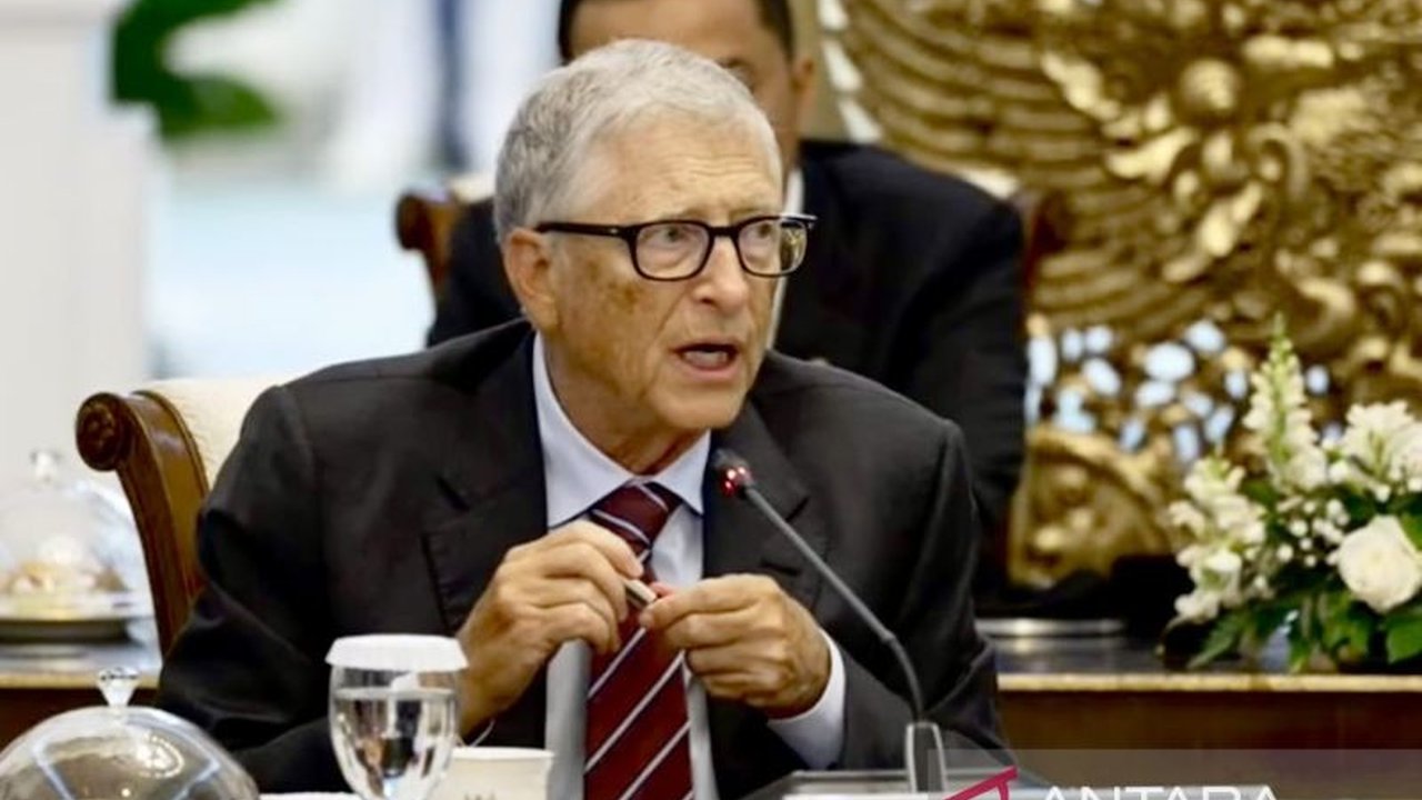 Bill Gates menekankan pentingnya pendidikan dan kesehatan sebagai penentu kesuksesan Indonesia di masa depan,  mencontohkan keberhasilan Singapura dan Vietnam.