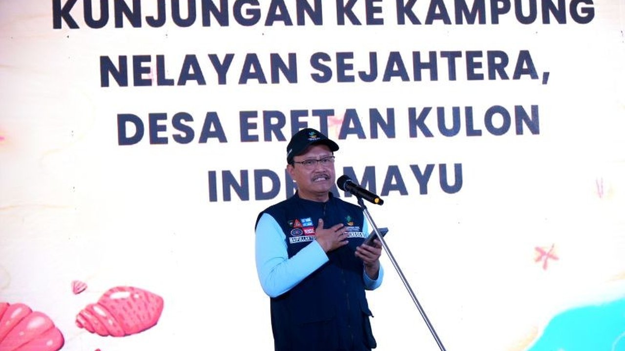 Mensos Saifullah Yusuf meninjau pembangunan Kampung Nelayan Sejahtera di Indramayu, hasil kolaborasi berbagai pihak untuk mengatasi masalah banjir rob dan meningkatkan kesejahteraan nelayan.