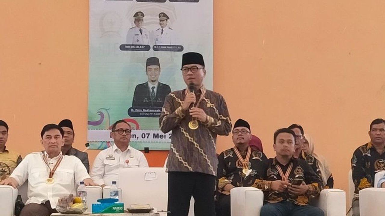 Menteri Desa, Pembangunan Daerah Tertinggal, dan Transmigrasi (PDT) Yandri Susanto menargetkan seluruh desa di Indonesia memiliki Koperasi Desa Merah Putih berbadan hukum sebelum 12 Juli 2025.