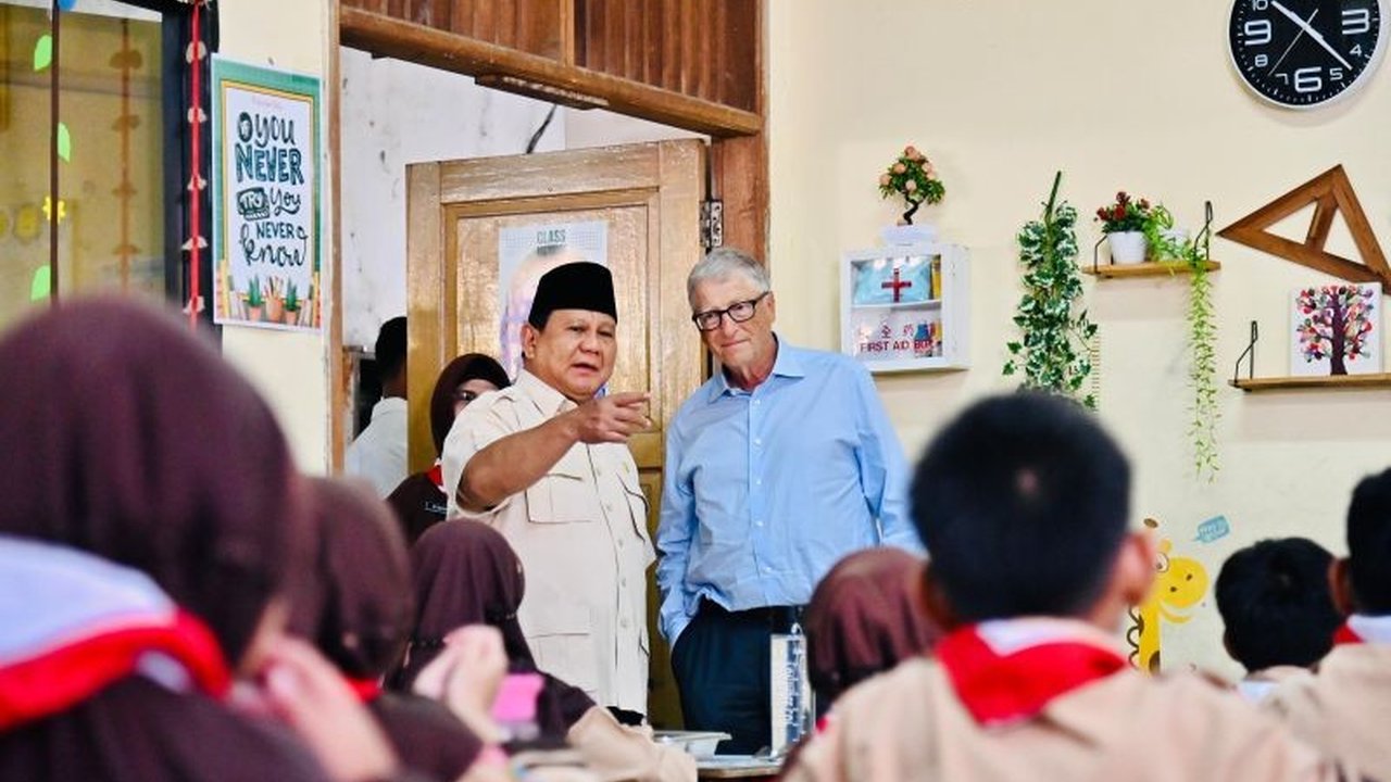 Presiden Prabowo Subianto dan Bill Gates secara mendadak meninjau Program Makan Bergizi Gratis (MBG) di SDN 03 Jati, Jakarta Timur, Rabu (7/5), mengevaluasi langsung dampak positif program tersebut bagi anak Indonesia.
