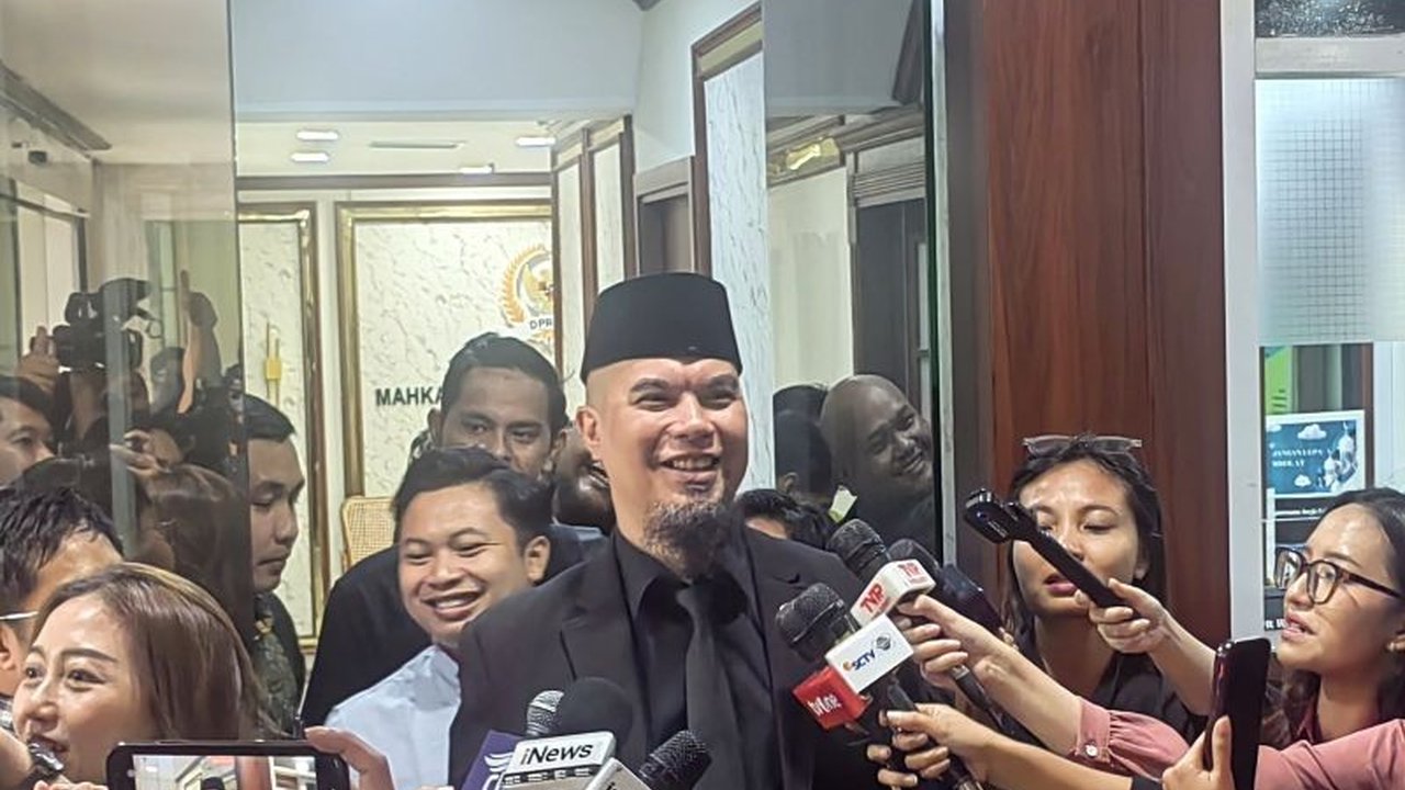 Anggota Komisi X DPR RI, Ahmad Dhani, menilai putusan MKD terkait pelanggaran etik sebagai masalah perbedaan nilai dan penyesuaian norma keparlementerian.