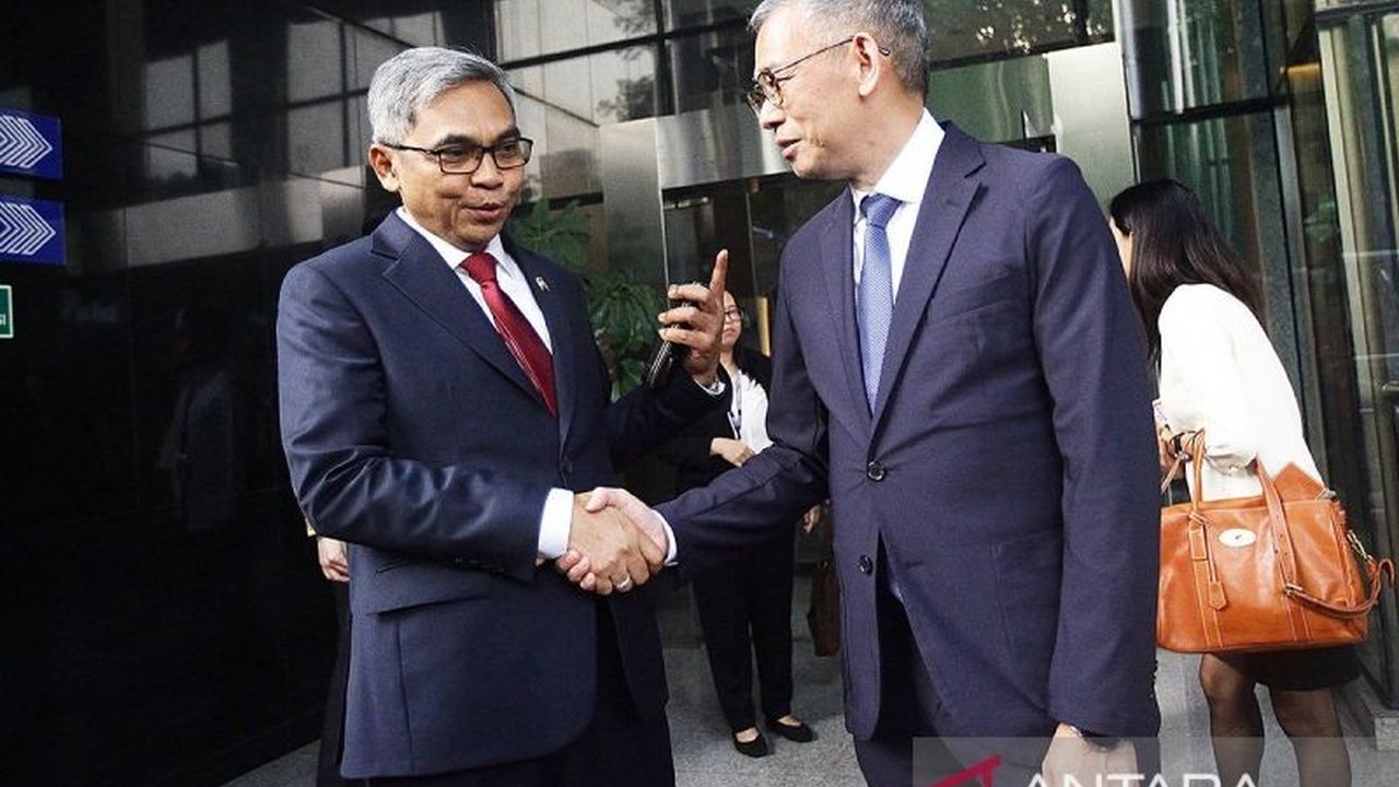 Ketua KPK, Setyo Budiyanto, menegaskan bahwa KPK masih berwenang usut korupsi pejabat BUMN meskipun ada UU baru yang menyatakan pejabat BUMN bukan penyelenggara negara.