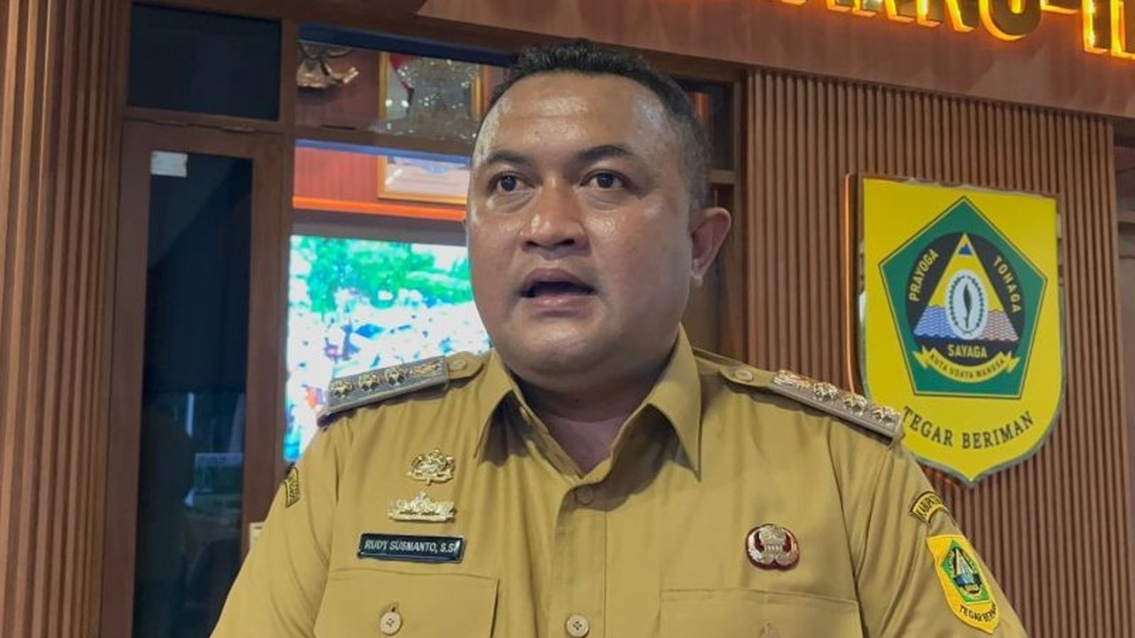 Bupati Bogor mengintegrasikan program SKPD untuk menciptakan 5.000 lapangan kerja baru dan menekan angka pengangguran yang mencapai lebih dari 230.000 orang pada 2026.
