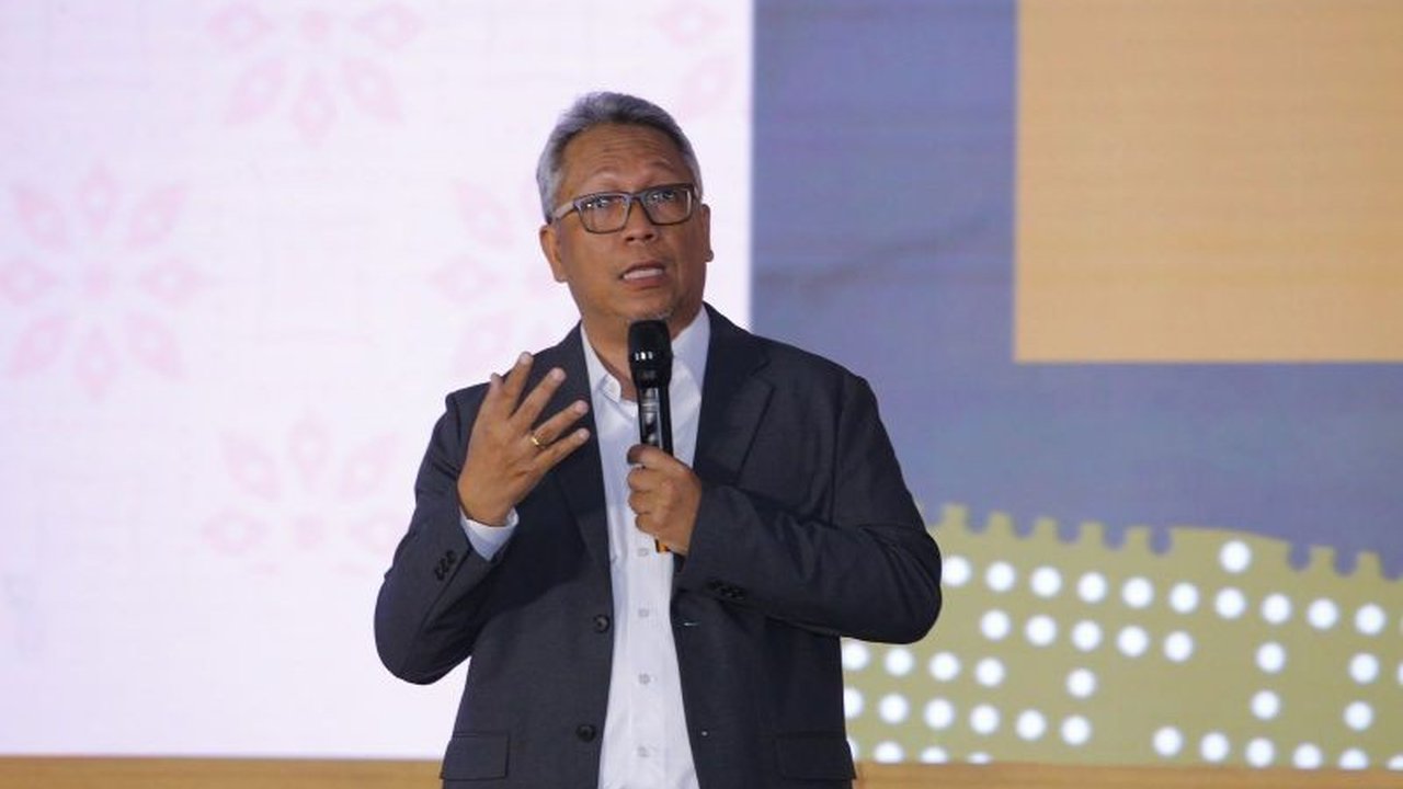 Guru Besar Ilmu Komunikasi Undip, Prof. Yanuar Luqman, menekankan pentingnya strategi komunikasi proaktif berbasis data bagi Polri untuk melawan informasi negatif di media sosial dan membangun citra positif.