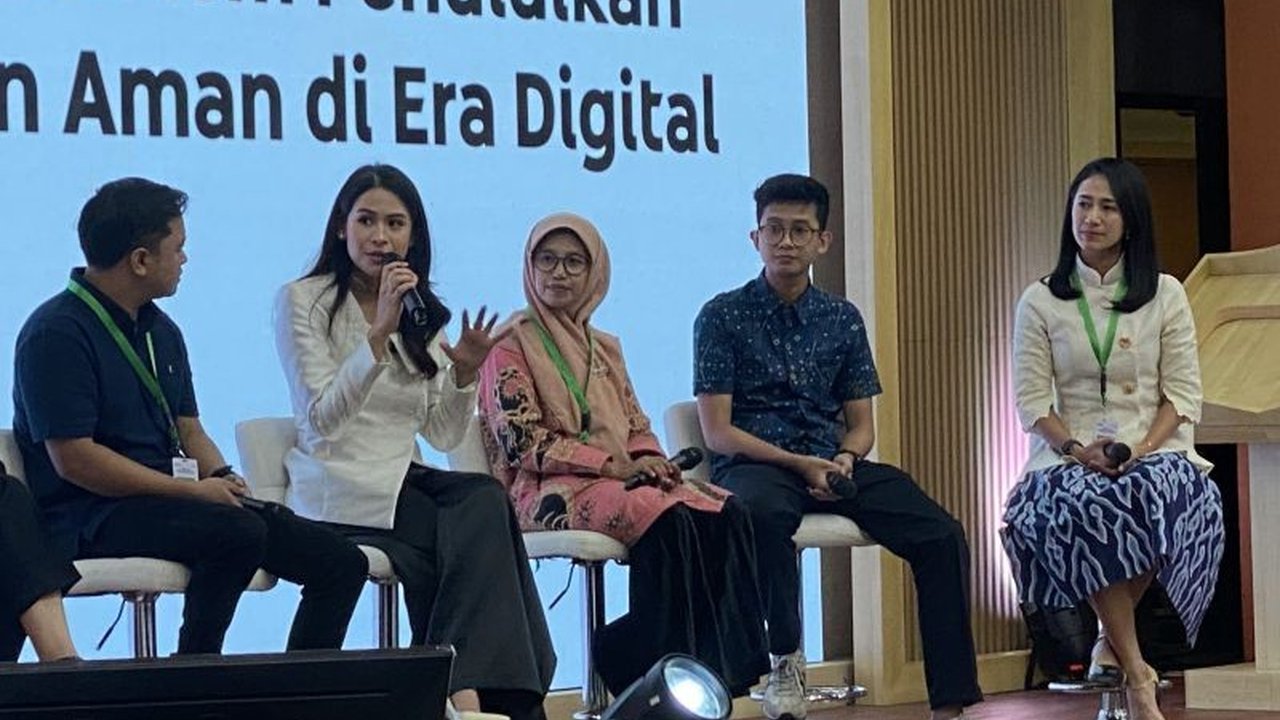 Aktris Maudy Ayunda menekankan pentingnya metode pembelajaran kreatif untuk meningkatkan semangat belajar siswa, berdasarkan pengalaman pribadinya dengan guru sejarah yang inspiratif.