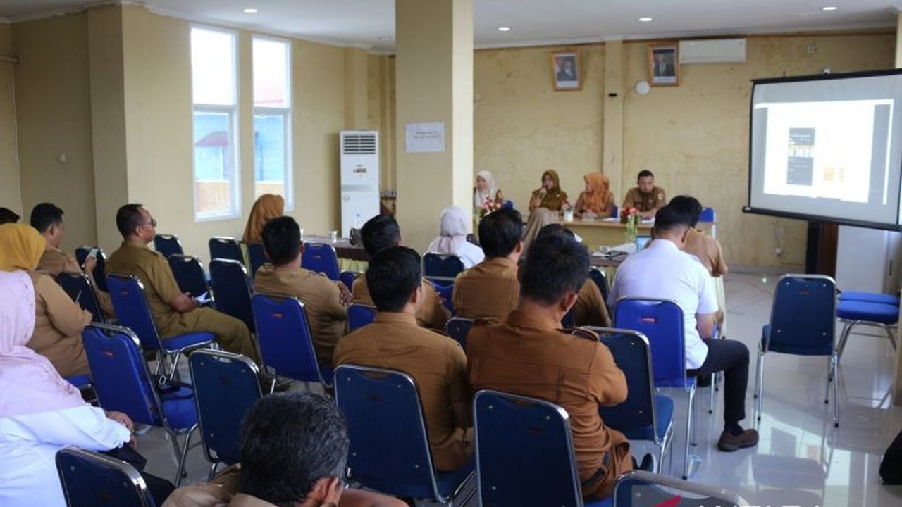 Dinas Kependudukan dan Pencatatan Sipil (Disdukcapil) Kota Solok memperluas akses Sistem Informasi Administrasi Kependudukan (SIAK) ke perangkat kecamatan dan kelurahan guna meningkatkan validasi data dan pelayanan publik.