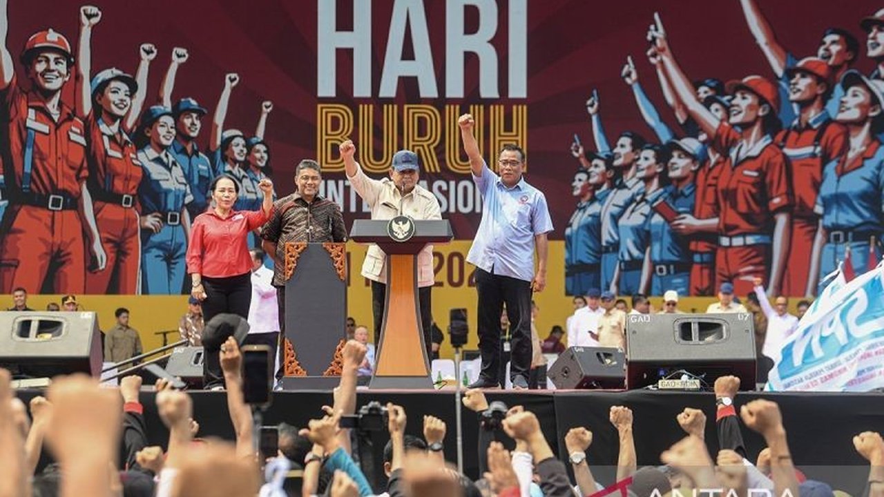 KSPSI mendorong pemerintah untuk melakukan efisiensi perizinan guna menarik investasi, memperkuat industri dalam negeri, dan meningkatkan kesejahteraan masyarakat.