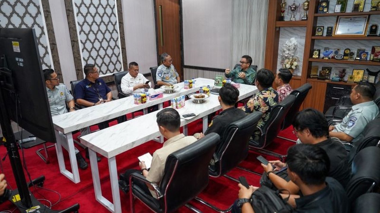 Sekretaris Daerah Provinsi Sulawesi Selatan meminta ASN menjadi contoh dalam ketaatan membayar pajak untuk pembangunan daerah, mengingat kepatuhan masyarakat Sulsel masih rendah.