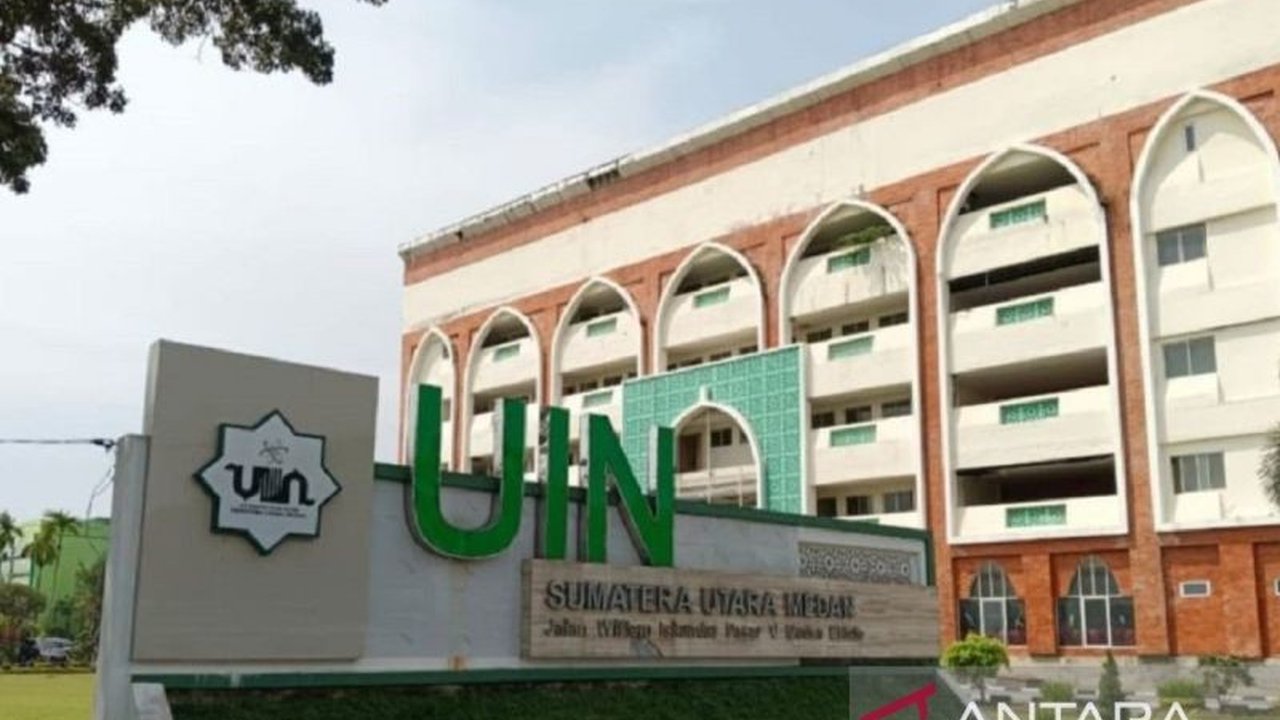Universitas Islam Negeri Sumatera Utara (UINSU) berhasil meraih peringkat ke-6 PTKIN terbaik nasional versi EduRank 2025, hasil kerja keras seluruh sivitas akademika dalam meningkatkan mutu pendidikan dan riset.