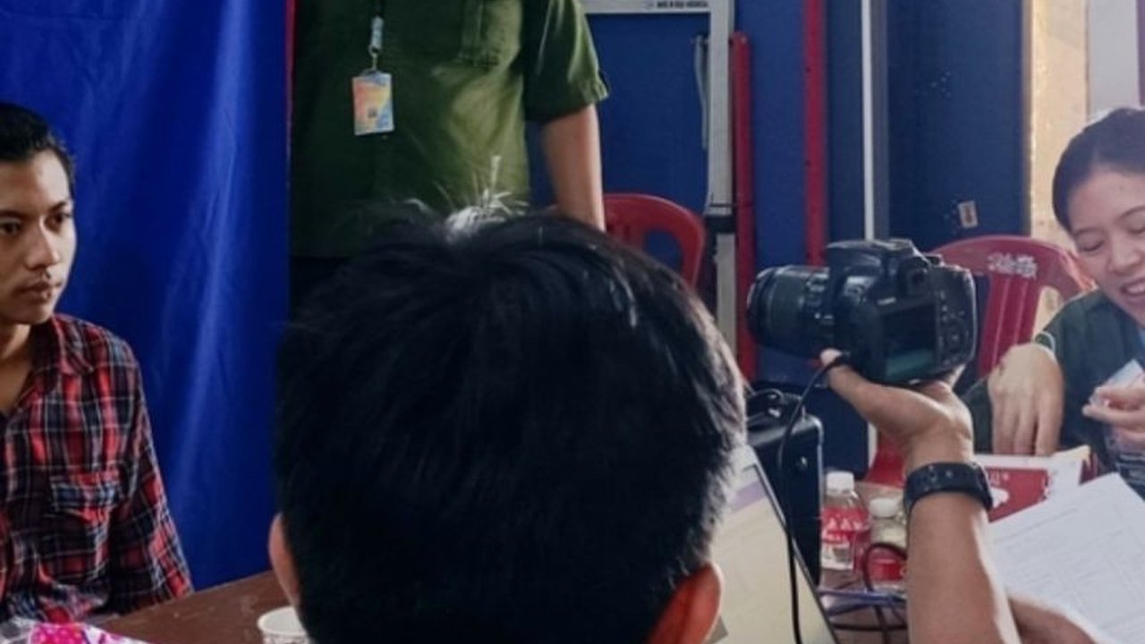 Lebih dari 200 warga di RW 09 dan RW 10 Kelurahan Rawa Badak Selatan, Koja, Jakarta Utara, merasakan manfaat dari layanan jemput bola administrasi kependudukan yang memudahkan akses berbagai layanan kependudukan.