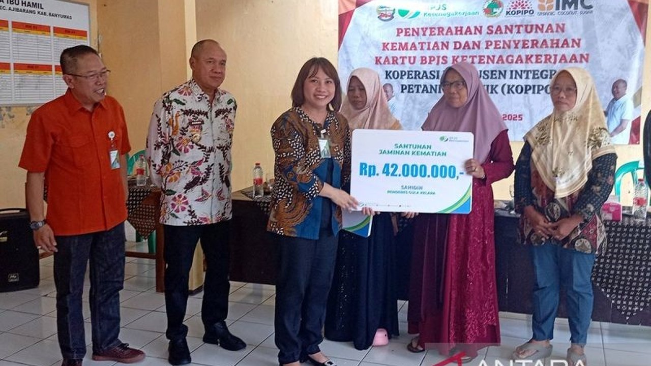 Bupati Banyumas mengimbau eksportir gula semut untuk mengikutsertakan penderes nira dalam BPJS Ketenagakerjaan demi perlindungan jaminan sosial.