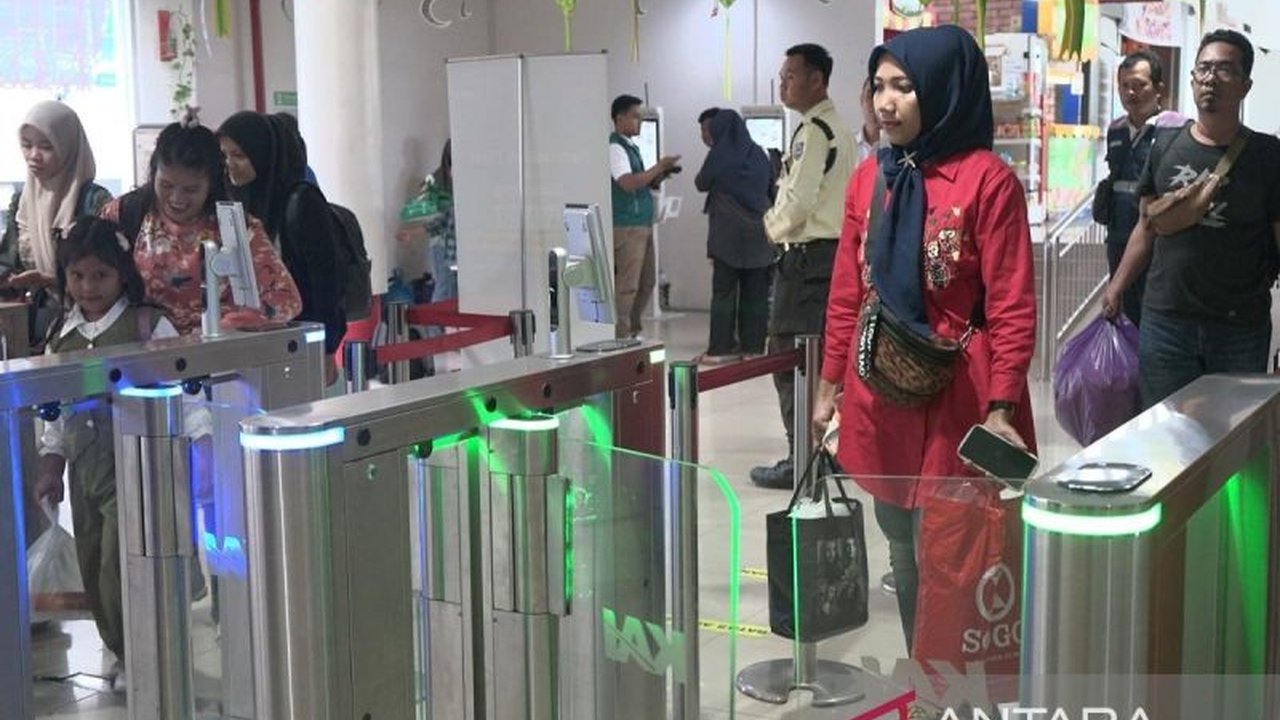 Penerapan teknologi 'face recognition' di Stasiun Medan berhasil menghemat anggaran KAI Divre I Sumut sebesar Rp10,5 juta untuk pembelian kertas tiket dan mengurangi limbah kertas.