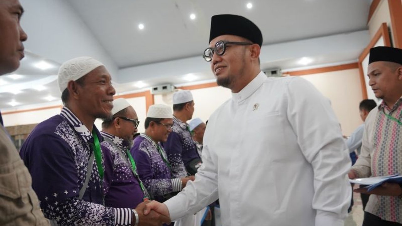 Wakil Kepala BP Haji ungkap maraknya penipuan haji yang menyebabkan ratusan WNI terancam sanksi di Arab Saudi karena menggunakan visa ilegal.