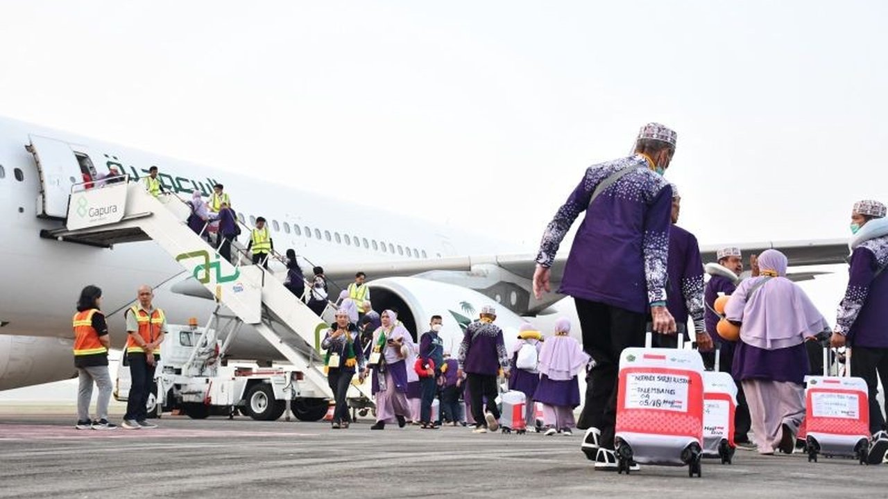 Kemenag Sumsel umumkan penundaan keberangkatan dua calon haji dari Embarkasi Palembang, Nadjamudin (70) dan istrinya, Suparmi (64), karena alasan kesehatan, sementara jamaah lain diminta menjaga kesehatan selama di Arab Saudi.