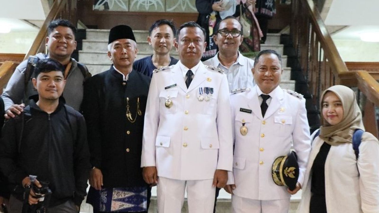 Munjirin dilantik sebagai Wali Kota Jakarta Timur, menggantikan M. Anwar yang akan memimpin Jakarta Selatan; pelantikan pejabat DKI Jakarta lainnya juga dilakukan dengan menggunakan transportasi umum sesuai instruksi Gubernur.