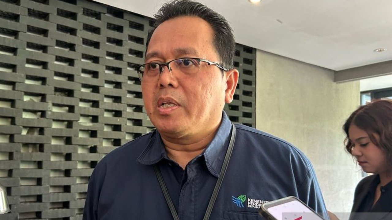 Kementerian Perdagangan (Kemendag) akan mengevaluasi regulasi dan memperkuat kolaborasi untuk mengatasi maraknya penutupan toko ritel di Indonesia, seiring perubahan perilaku konsumen dan persaingan digital.