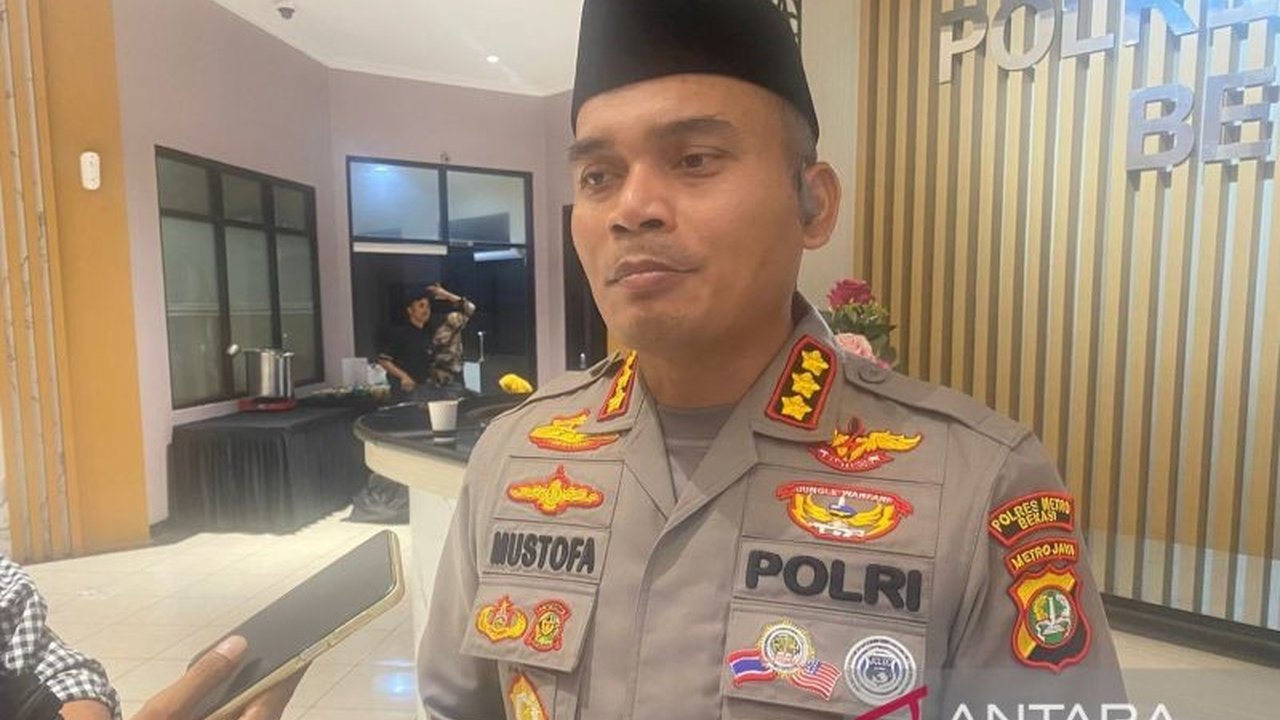 Polres Metro Bekasi menangani kasus penganiayaan terhadap kakak beradik di Cikarang Barat oleh mantan pacar salah satu korban yang mengakibatkan luka parah, bahkan putus tangan.