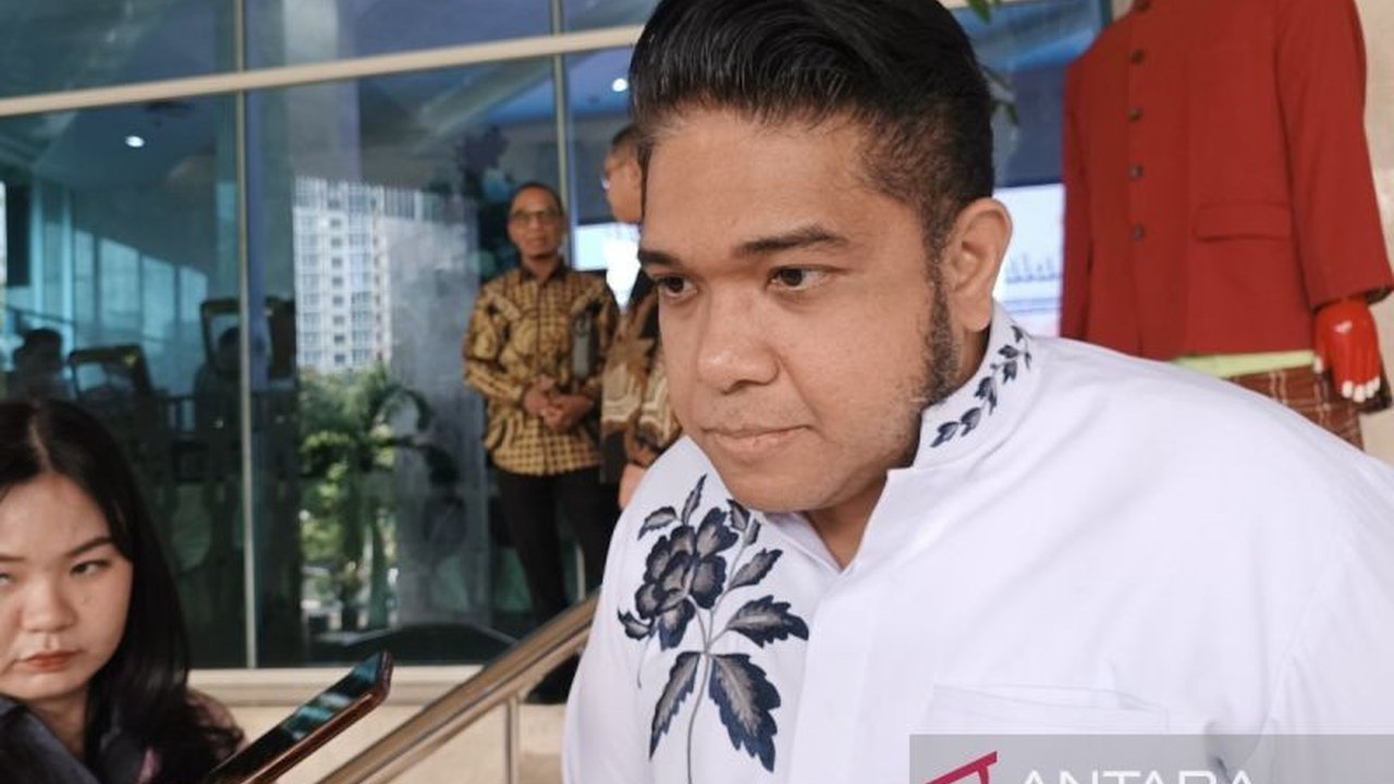 Legislator DKI Jakarta menilai program Sekolah Rakyat dapat menjadi solusi untuk mengatasi permasalahan pendidikan di Jakarta, khususnya bagi warga miskin, dengan pendekatan yang holistik.