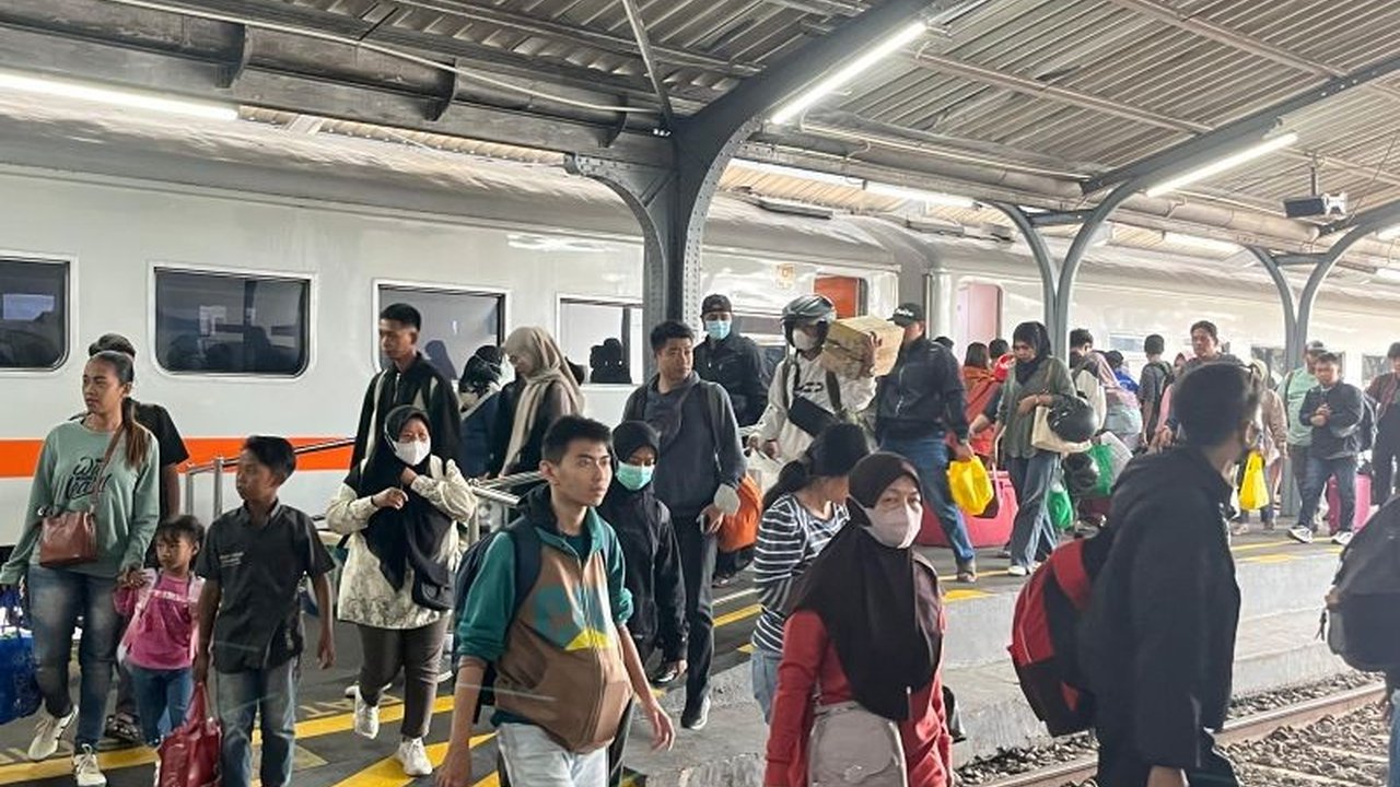 PT KAI Daop 9 Jember operasikan kembali KA Mutiara Timur Tambahan rute Banyuwangi-Surabaya PP mulai 9-13 Mei 2025 untuk mengakomodasi lonjakan pemudik libur Waisak.