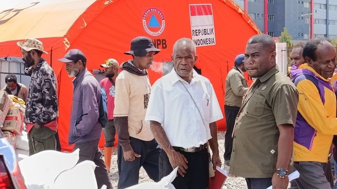 Pemkab Jayawijaya mendistribusikan 55 ton beras dan logistik lainnya kepada 832 pengungsi di 34 distrik yang terdampak banjir bandang, meskipun medan yang sulit menjadi tantangan.