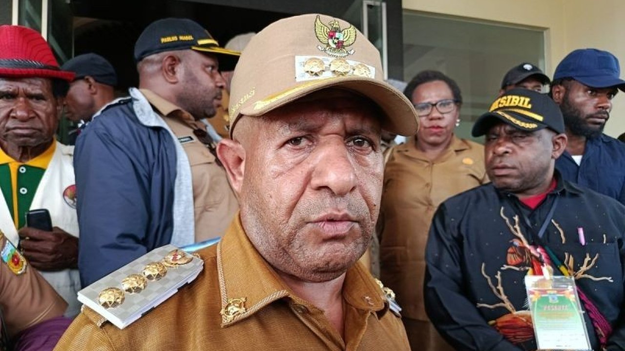 Pemerintah Kabupaten Pegunungan Bintang, Papua Pegunungan, mendesak pemerintah pusat untuk segera membangun Pos Lintas Batas Negara (PLBN) di wilayahnya guna memperkuat perbatasan NKRI dan mendukung mobilitas warga serta mahasiswa internasional.