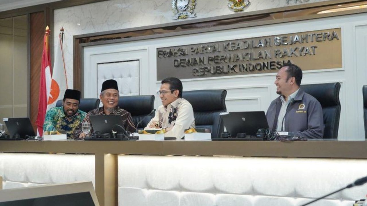 Anggota DPR RI menerima usulan Daerah Istimewa Riau dari LAMR dan mendorong kajian mendalam untuk mendukung wacana tersebut.