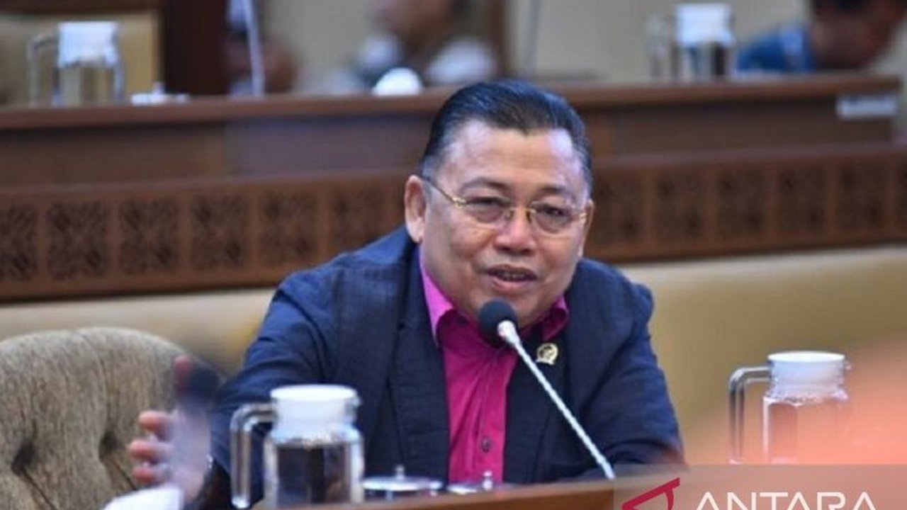 Anggota Komisi XII DPR RI Cornelis kritisi pembangunan sektor pertambangan di Kalimantan Barat yang belum berdampak signifikan pada kesejahteraan masyarakat sekitar tambang, khususnya di tengah proyek smelter besar senilai Rp12,5 triliun.