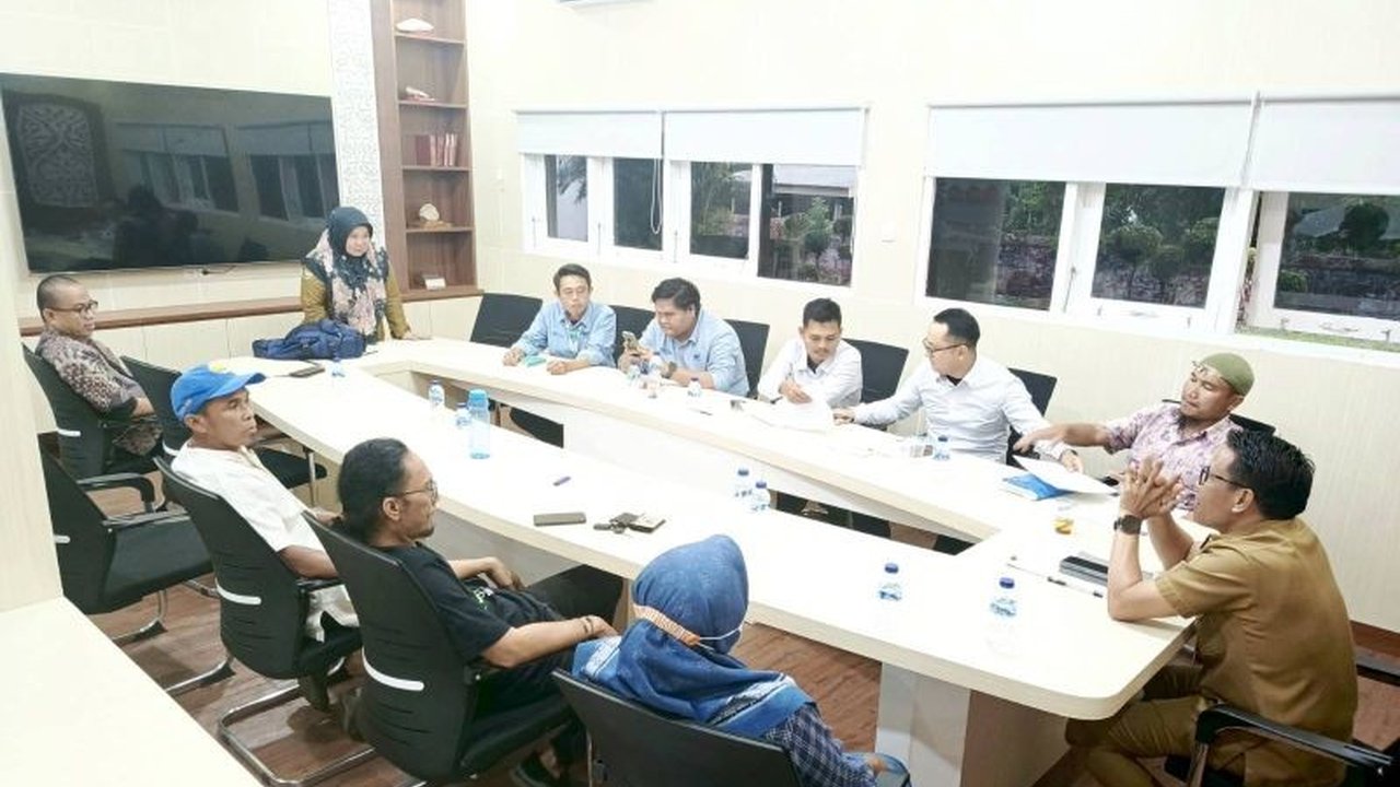 Akademikus Universitas Bengkulu sarankan pemasangan SPD level 2 di rumah warga Desa Padang Kuas untuk mencegah kerusakan elektronik akibat sambaran petir yang dipicu oleh SUTT PLTU Teluk Sepang.