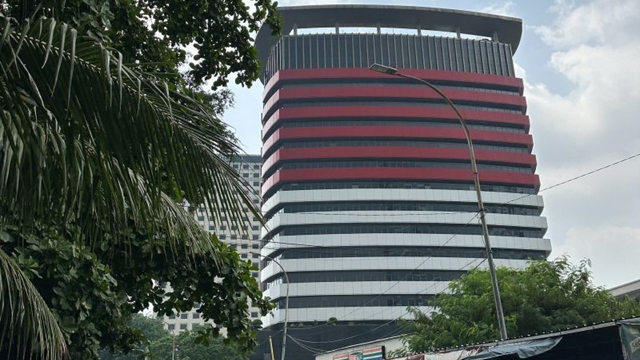 Mantan Komisaris Utama PT ASDP, Saiful Haq Manan, dipanggil KPK sebagai saksi kasus dugaan korupsi akuisisi PT Jembatan Nusantara senilai Rp1,272 triliun, yang mengakibatkan kerugian negara Rp893 miliar.