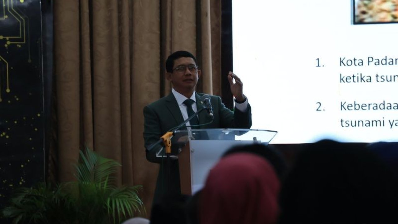 BNPB meminta Sumatera Barat segera melatih masyarakatnya dalam menghadapi potensi bencana megathrust dan tsunami, menekankan kesiapsiagaan sebagai kunci utama keselamatan.