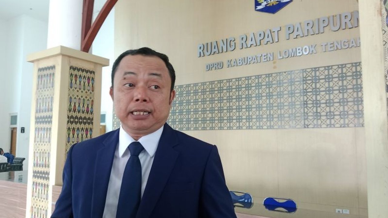 Komisi I DPRD Lombok Tengah mengawasi proses Pergantian Antar Waktu (PAW) kepala desa di empat desa pada Mei-Juni 2025, memastikan prosesnya transparan dan kondusif.