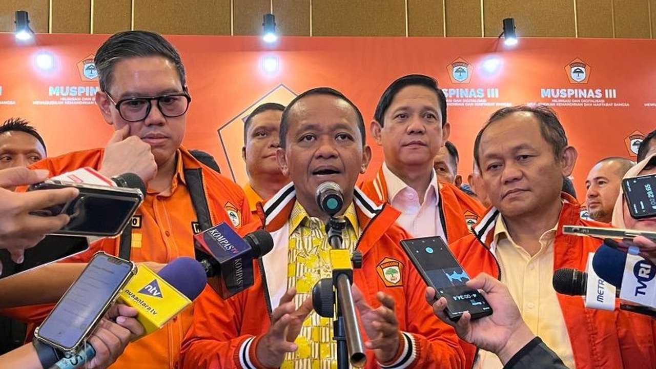 Ketua Umum Partai Golkar, Bahlil Lahadalia, menyatakan wajar partainya belum menduduki kursi RI 1 dan meminta kader fokus meningkatkan perolehan kursi legislatif pada Pemilu 2029.