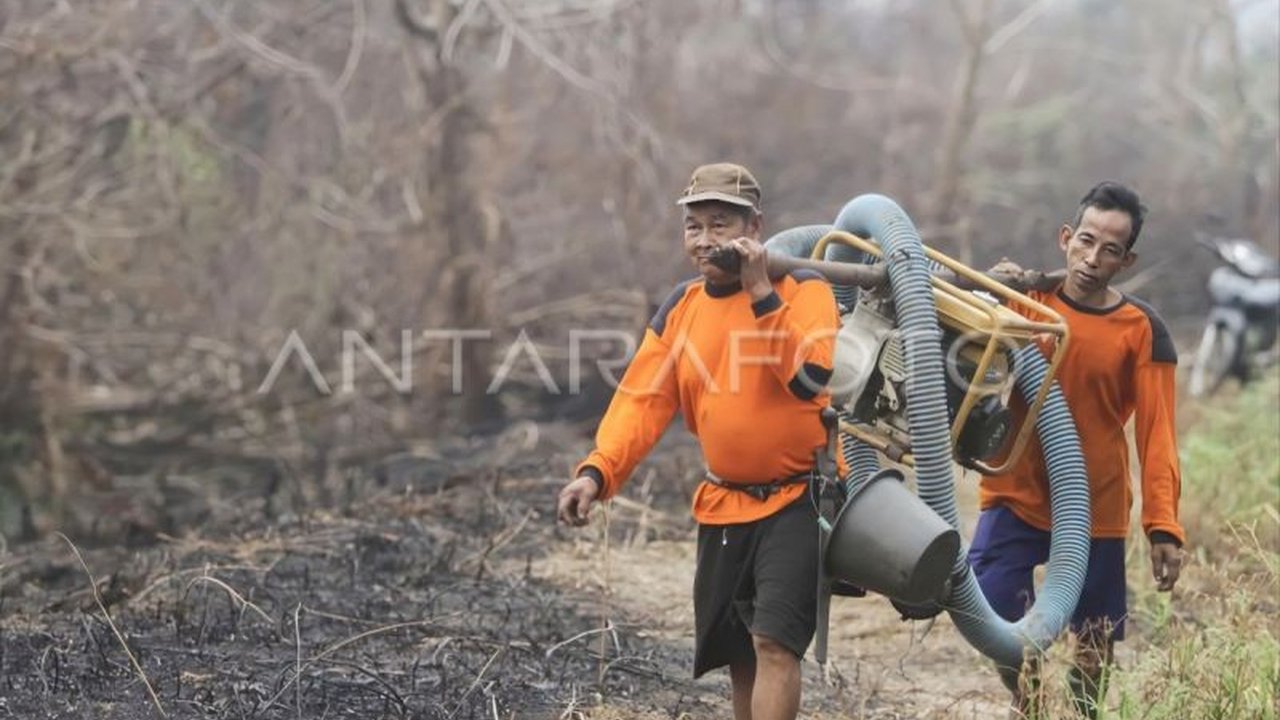 BPBPK Kalteng membentuk dan membina 75.000 anggota Masyarakat Peduli Api (MPA) di 29 lokasi untuk mengantisipasi kebakaran hutan dan lahan (karhutla) sebagai program prioritas Gubernur Kalteng.