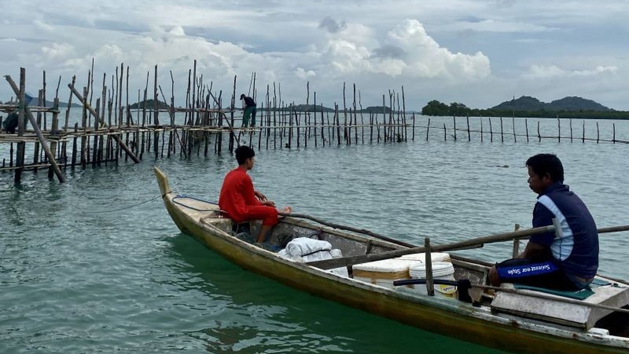 Pemkot Batam telah mendaftarkan 5.000 nelayan sebagai peserta BPJS Ketenagakerjaan hingga April 2025 dan menargetkan 6.000 nelayan pada tahun 2026 untuk melindungi mereka dari risiko kerja di laut.