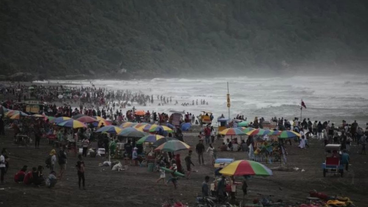 Pemda DIY tegaskan pengembangan wisata malam Parangtritis harus unik dan berbasis budaya lokal, bukan meniru Bali, meskipun potensi wisata matahari terbit hingga malam hari diakui.