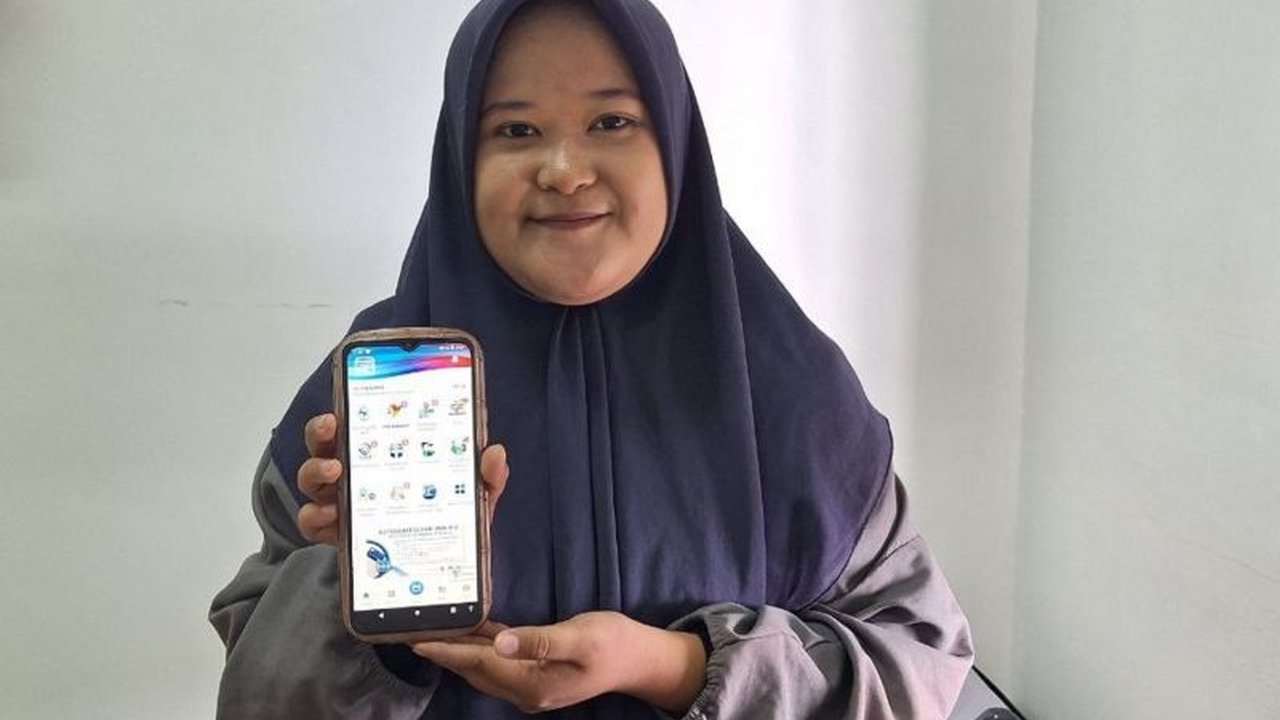 Finawati, warga Desa Bubung, Sulawesi Tengah, berbagi kisah inspiratif tentang kemudahan akses dan manfaat nyata Program Jaminan Kesehatan Nasional (JKN) bagi dirinya dan keluarganya.