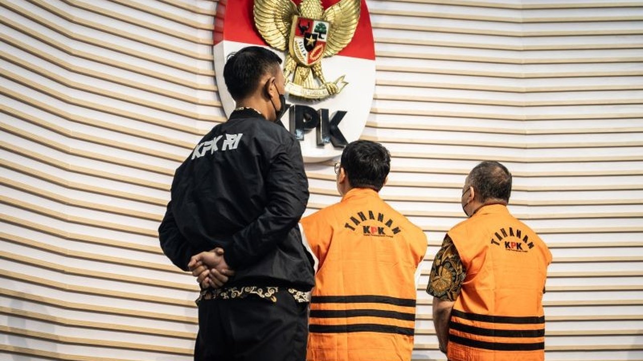 Komisi Pemberantasan Korupsi (KPK) memanggil pegawai PT Perusahaan Gas Negara (PGN) terkait kasus korupsi jual beli gas dengan PT Inti Alasindo Energy (IAE) tahun 2017-2021, menyebabkan kerugian negara hingga 15 juta dolar AS.