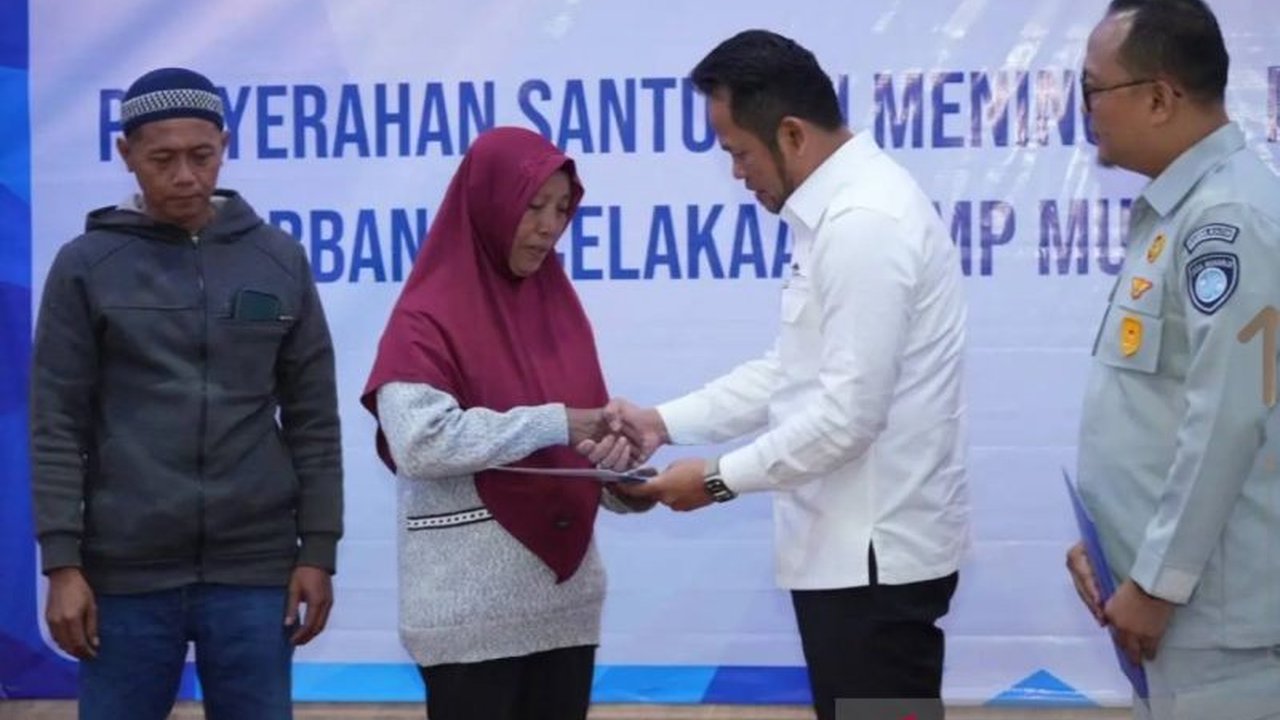 PT Jasa Raharja menyalurkan santunan kepada dua ahli waris korban meninggal dunia dalam kecelakaan KMP Muchlisa di Teluk Balikpapan, Kalimantan Timur, disertai apresiasi dari Gubernur Kaltim atas respons cepat perusahaan.