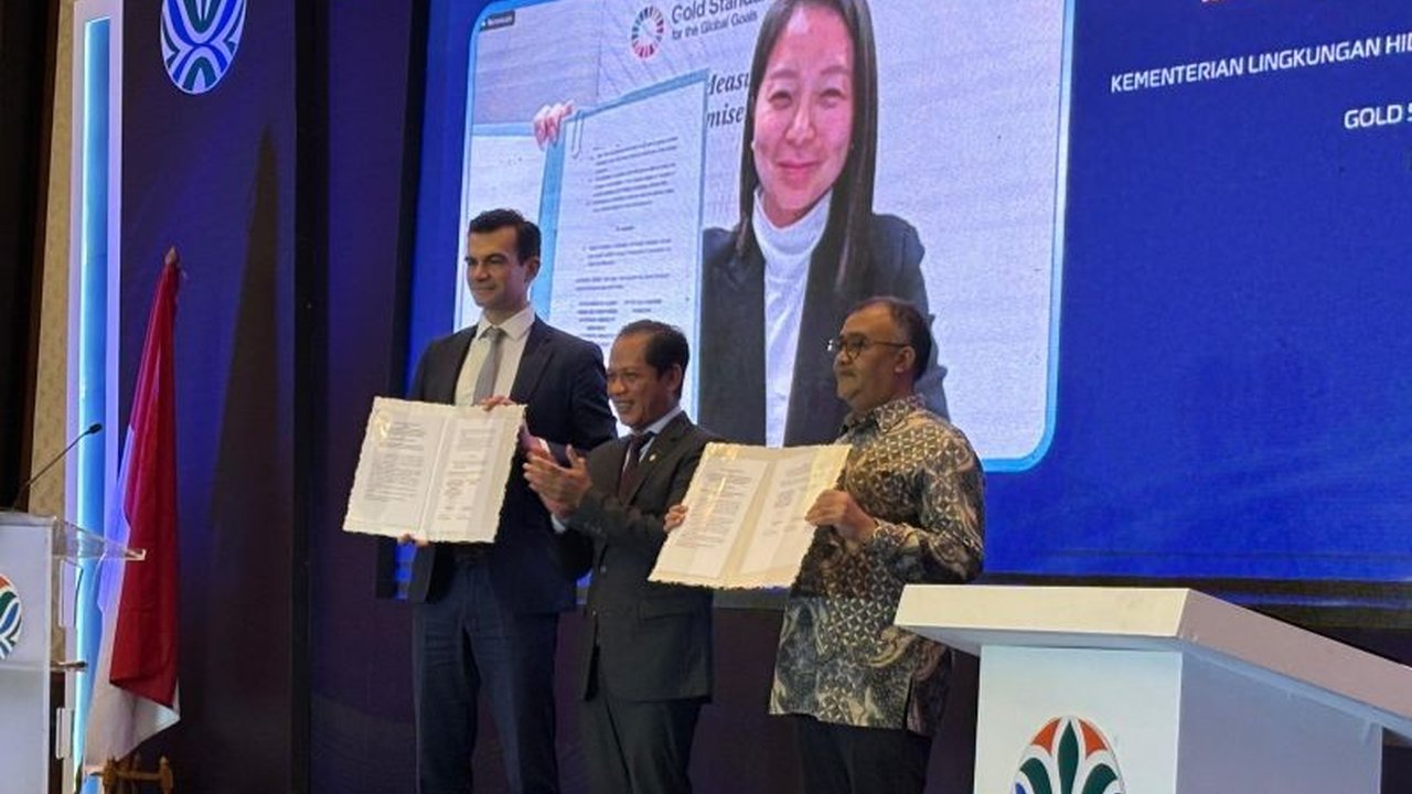 Kementerian Lingkungan Hidup (KLH) resmi menjalin kerja sama dengan Gold Standard untuk memperkuat posisi Indonesia di pasar karbon global dan mendorong upaya mitigasi perubahan iklim.