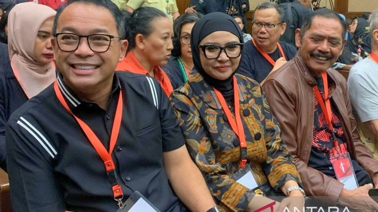 Anggota DPR, mantan Wali Kota Solo, dan sejumlah tokoh hadir dalam sidang kasus Sekretaris Jenderal DPP PDIP, Hasto Kristiyanto, yang digelar di Jakarta.