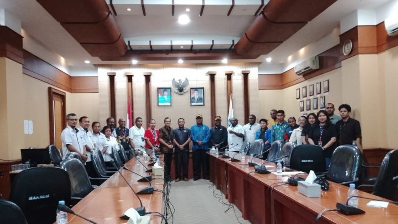 Pemerintah Kabupaten Jayapura dan PT Telkom Indonesia Witel Papua berkolaborasi memperluas akses jaringan telekomunikasi di wilayah terpencil Papua, mengatasi tantangan pembangunan infrastruktur dan mendorong kemajuan digital di sektor UMKM dan pariwisata