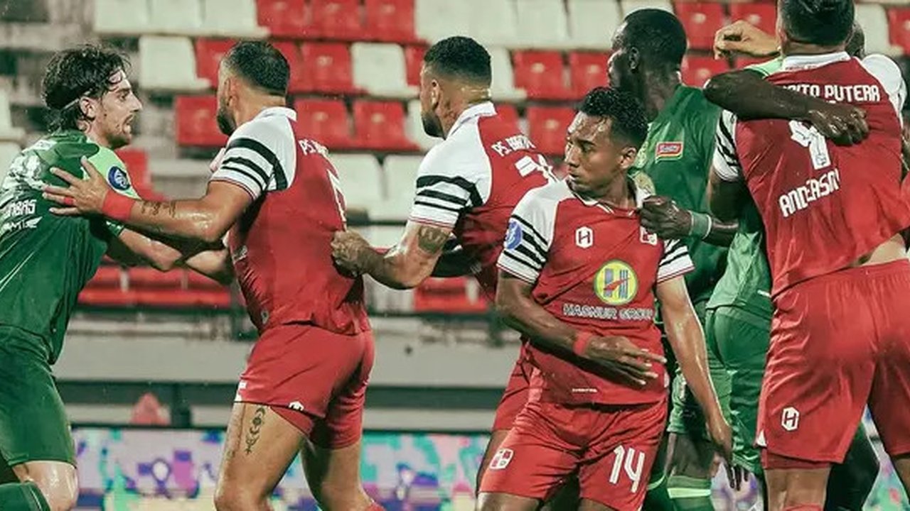 Barito Putera meraih kemenangan 3-0 atas Persebaya Surabaya pada laga pekan ke-20 BRI Liga 1 musim ini di Stadion Kapten I Wayan Dipta Gianyar, Bali, Sabtu (25/1/2025) malam WIB. (dok