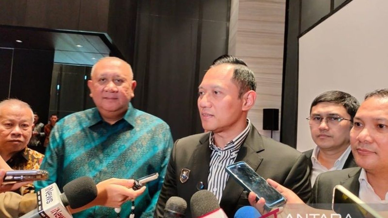 Menteri Koordinator Bidang Infrastruktur dan Pembangunan Kewilayahan mengungkapkan ketertarikan investor asing terhadap Proyek Giant Sea Wall dan upaya Indonesia untuk menjalin kerja sama internasional.