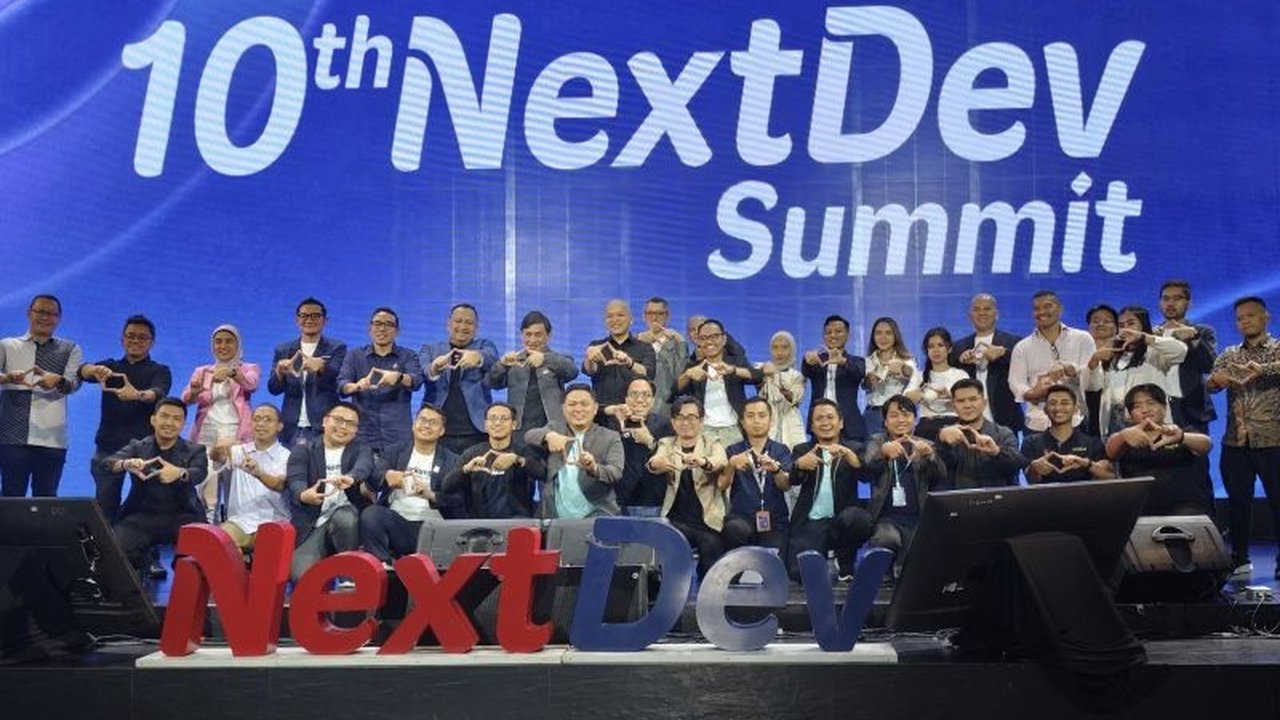 Telkomsel melalui program NextDev, menginkubasi 10 startup terbaik Indonesia, membekali mereka dengan pelatihan dan pendanaan untuk mendorong pertumbuhan ekonomi digital berbasis AI.