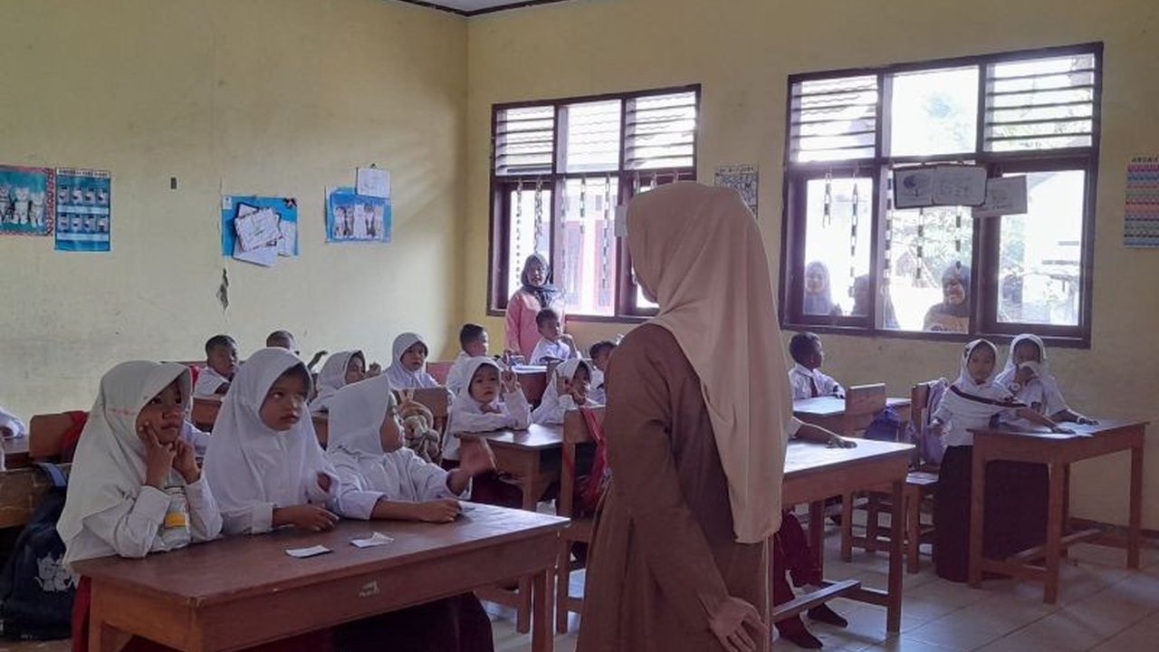 Wali Kota Serang, Budi Rustandi, menyatakan dukungan penuh terhadap rencana pemerintah untuk memasukkan kurikulum AI dan coding di SD dan SMP mulai tahun ajaran 2025/2026, sejalan dengan arahan Wapres Gibran.