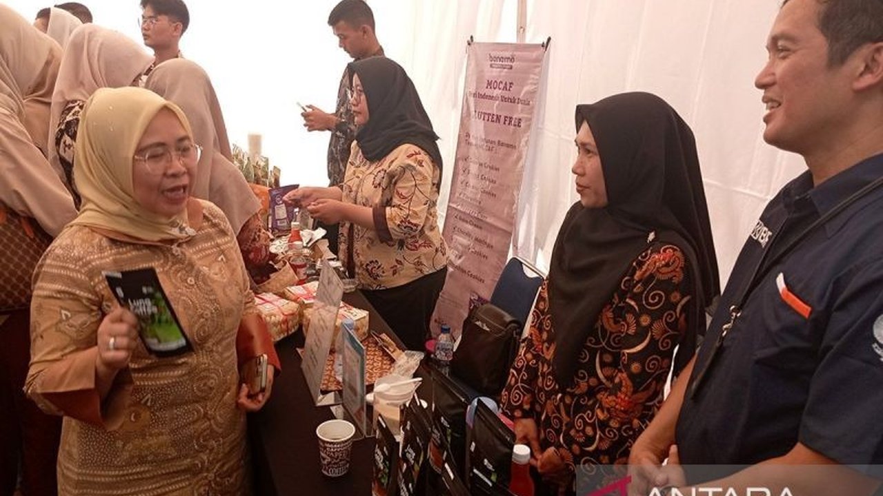 Komisi VII DPR RI mengawal penuh penyaluran KUR bagi UMKM senilai Rp300 triliun, termasuk Rp20 triliun untuk peralatan usaha padat karya, demi mendorong pertumbuhan ekonomi.