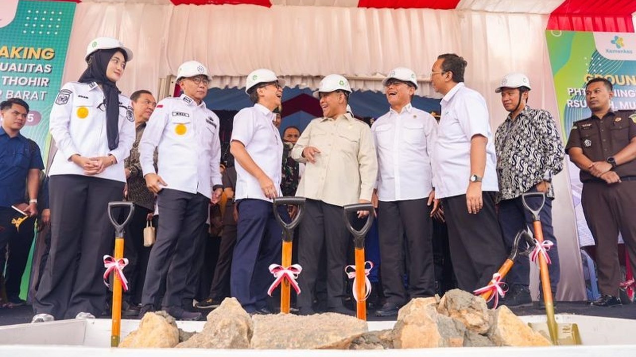 Peningkatan tipe RSUD KH Muhammad Thohir di Pesisir Barat, Lampung, dari tipe D ke tipe C, menjadi bukti komitmen pemerintah dalam meningkatkan akses layanan kesehatan yang berkualitas bagi masyarakat.